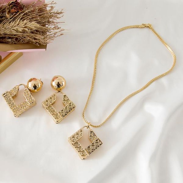 dangle & chandelier hollow out square shaped golden color exquisite style necklace and earrings for women, Silver
dangle & chandelier hollow out square shaped golden color exquisite style necklace and earrings for women, Silver