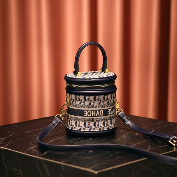 recommended niche handbag 2021 new luxury bucket versatile messenger single shoulder women's
recommended niche handbag 2021 new luxury bucket versatile messenger single shoulder women's