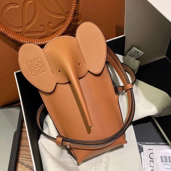 handbag hookloewe royiwei 21ss spring and summer new gate mobile phone elephant french fries women's bagluggage tag
handbag hookloewe royiwei 21ss spring and summer new gate mobile phone elephant french fries women's bagluggage tag