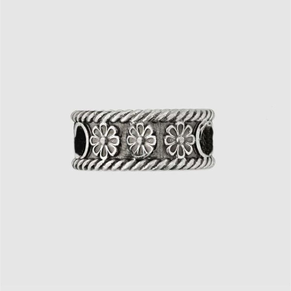 selling silver plate ring simple retro style comprehensive small flower carving trend rings jewelry supply
selling silver plate ring simple retro style comprehensive small flower carving trend rings jewelry supply