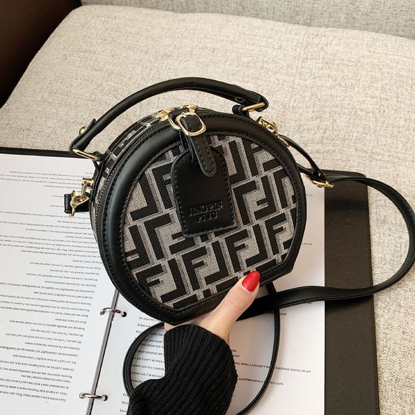 women's 2021 new versatile fashion leisure small round messenger single shoulder handbag
women's 2021 new versatile fashion leisure small round messenger single shoulder handbag