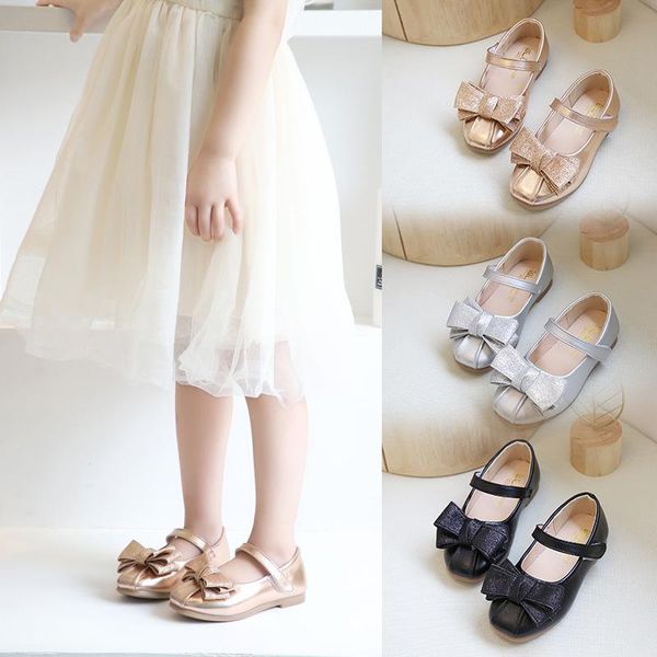 4 6 8 10-year-old children' girls shoes banquet dress leather princess toddler girl gold bow sandals flat, Black;grey
4 6 8 10-year-old children' girls shoes banquet dress leather princess toddler girl gold bow sandals flat, Black;grey