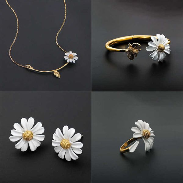 daisy earrings necklace female clavicle chain fashion simple temperament fairy style versatile bracelet net red jewelry, Silver
daisy earrings necklace female clavicle chain fashion simple temperament fairy style versatile bracelet net red jewelry, Silver