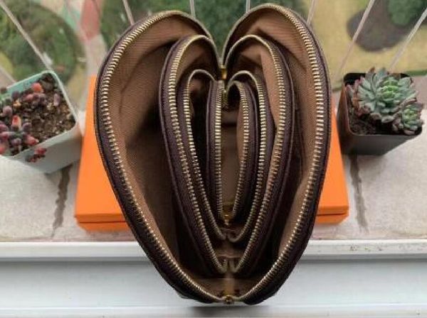 4pcs/set 2020 women cosmetic bags famous makeup bag designer travel pouch make up bag ladies cluch purses organizador toiletry bag brown
4pcs/set 2020 women cosmetic bags famous makeup bag designer travel pouch make up bag ladies cluch purses organizador toiletry bag brown