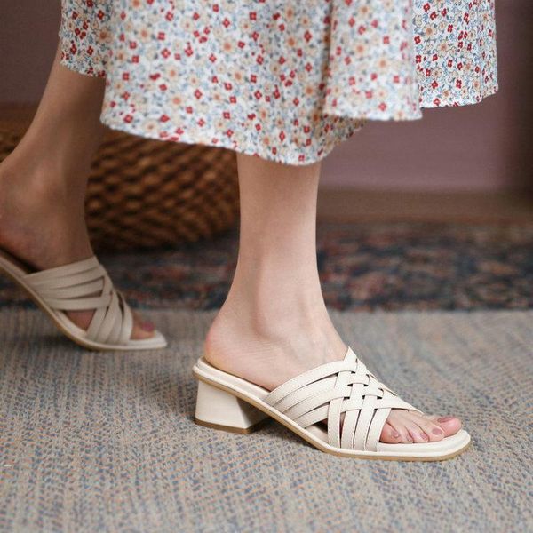 slippers zawsthia 2021 open toe chunky middle heels office lady retro classic women slides weaved strap mules big size 43 42, Black
slippers zawsthia 2021 open toe chunky middle heels office lady retro classic women slides weaved strap mules big size 43 42, Black