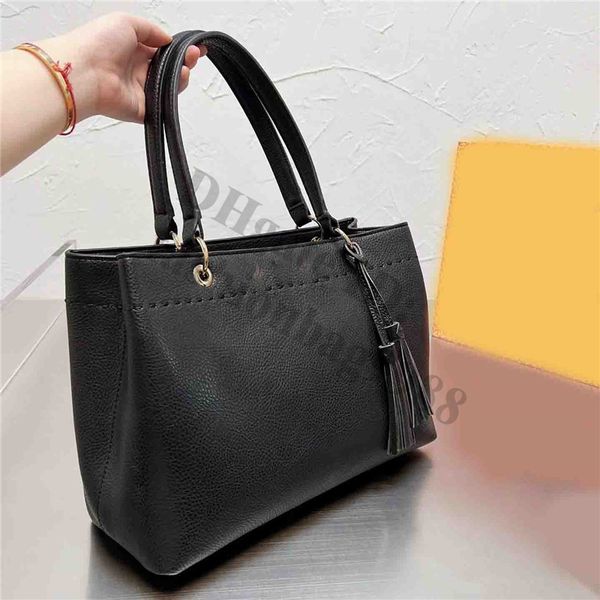 famous brand women leather big totes size 34x25cm luxury designers woman tote mother shopping genuine leather purses handbags
famous brand women leather big totes size 34x25cm luxury designers woman tote mother shopping genuine leather purses handbags
