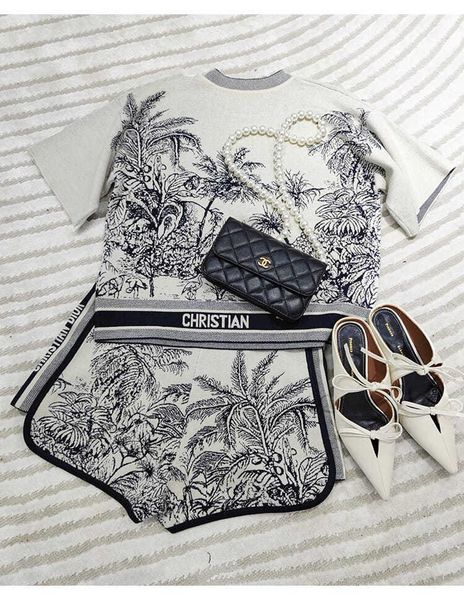 women's tracksuits zaggin 2021 women fashion street casual style sets short sleeve round neck elastic pants printed two piece, Gray
women's tracksuits zaggin 2021 women fashion street casual style sets short sleeve round neck elastic pants printed two piece, Gray