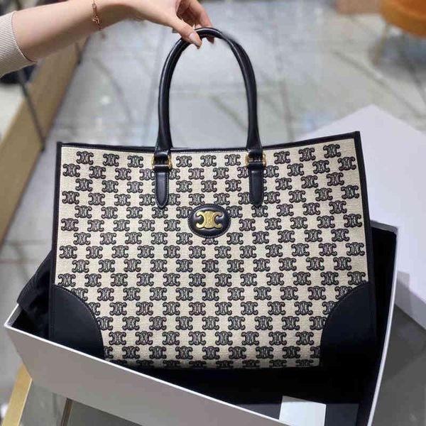 new arc de triomphe embroidered shopping bag leather canvas tote bag large capacity one shoulder portable commuter bag
new arc de triomphe embroidered shopping bag leather canvas tote bag large capacity one shoulder portable commuter bag
