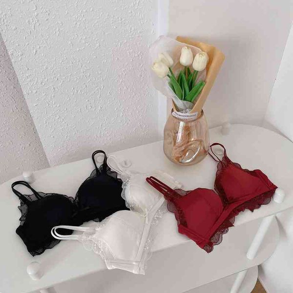 smooth lace underwear with less large chest and small gathered without steel ring to close auxiliary breast prevent sagging, Red;black
smooth lace underwear with less large chest and small gathered without steel ring to close auxiliary breast prevent sagging, Red;black