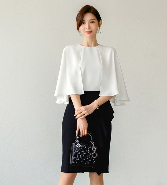 elegant two piece set runway women summer white mantle half sleeve o neck shirt + black ruffles sheath skirt set ol suit 210514
elegant two piece set runway women summer white mantle half sleeve o neck shirt + black ruffles sheath skirt set ol suit 210514