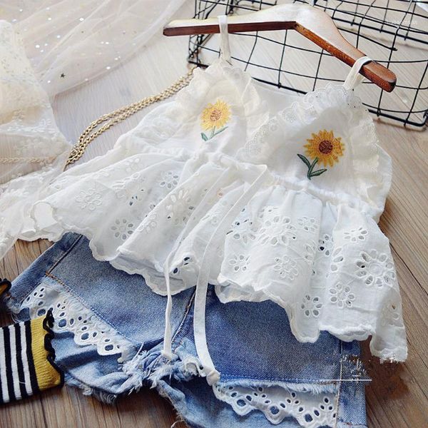 clothing sets 3-8y 2 pieces kids suit set cute sunflower embroidery v-neck sleeveless floral lace denim shorts for fashion girls, White
clothing sets 3-8y 2 pieces kids suit set cute sunflower embroidery v-neck sleeveless floral lace denim shorts for fashion girls, White