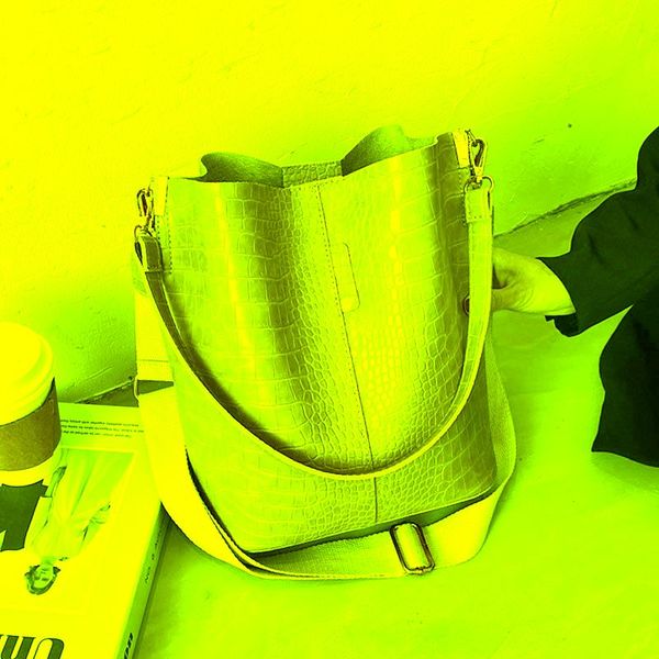 vintage crocodile pattern crossbody bags for women 2021 pu leather trend designer shoulder handbags large capacity bucket bag cross body
vintage crocodile pattern crossbody bags for women 2021 pu leather trend designer shoulder handbags large capacity bucket bag cross body