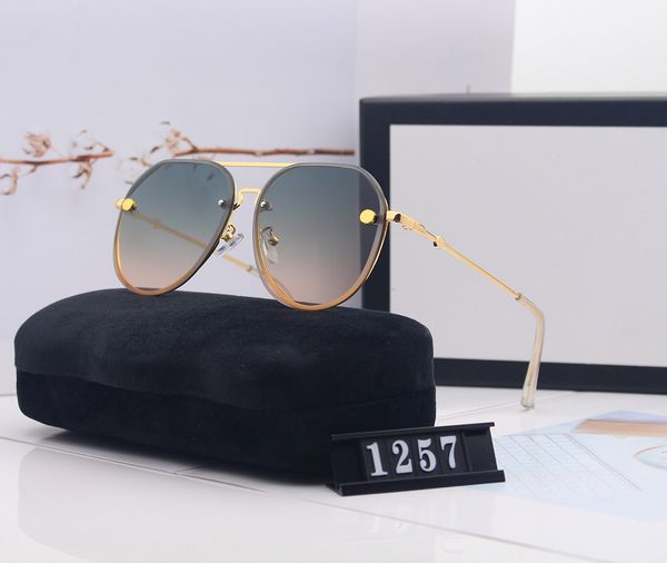 new male and female toad gradual change personality trimming bee sunglasses large frame thin face fashion glasses, White;black
new male and female toad gradual change personality trimming bee sunglasses large frame thin face fashion glasses, White;black