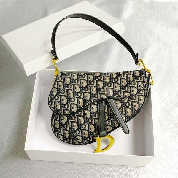 san di leather saddle bag 2021 new single shoulder small staff armpit bag canvas embroidery zly zly
san di leather saddle bag 2021 new single shoulder small staff armpit bag canvas embroidery zly zly