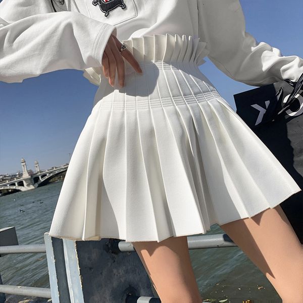 skirts 2021 autumn winter black and white pleated a-shaped for women's versatile flower bud high waist thin short skirt
skirts 2021 autumn winter black and white pleated a-shaped for women's versatile flower bud high waist thin short skirt