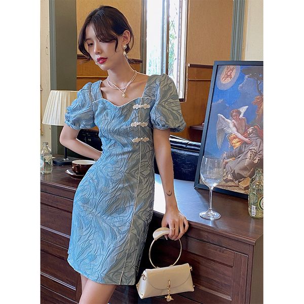 luxury cheongsam embroidered cheongsam dr's 2021 summer square neck bubble sleeve a-line skirt, Blue;red
luxury cheongsam embroidered cheongsam dr's 2021 summer square neck bubble sleeve a-line skirt, Blue;red