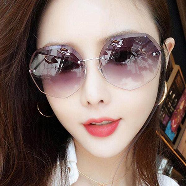 sunglasses 2021 fashion tea gradient women ocean water cut trimmed lens metal curved temples sun glasses female, White;black
sunglasses 2021 fashion tea gradient women ocean water cut trimmed lens metal curved temples sun glasses female, White;black