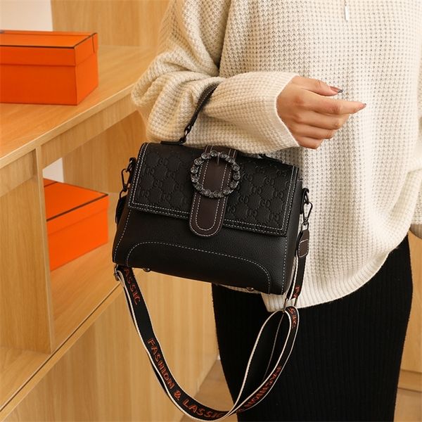 high sense female new korean fashion women's single shoulder diagonal portable small square bag
high sense female new korean fashion women's single shoulder diagonal portable small square bag