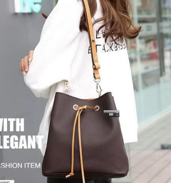 messenger tote wallet evening purse new luxuryi designera women shoulder strap plaid bags leather old flower bucket bag famous drawstring ha, Red;black
messenger tote wallet evening purse new luxuryi designera women shoulder strap plaid bags leather old flower bucket bag famous drawstring ha, Red;black
