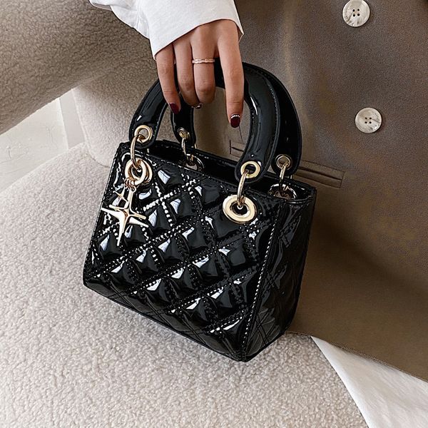 net red popular small bag female new fashion korean version versatile messenger ins hand diana
net red popular small bag female new fashion korean version versatile messenger ins hand diana