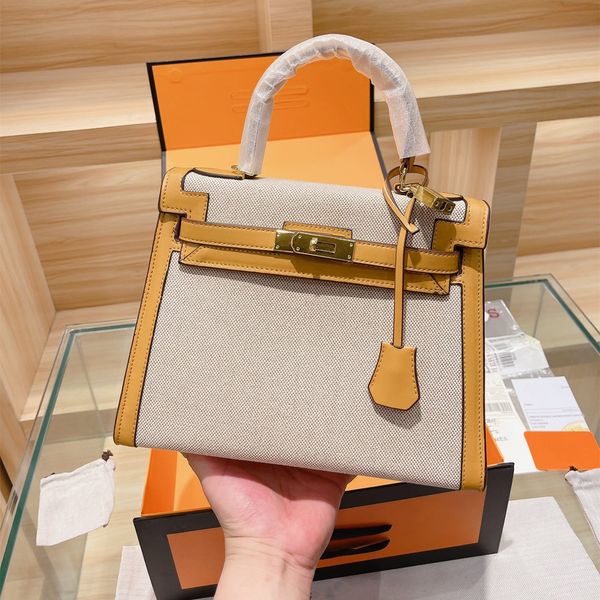2021 new designer classic handbag luxury atmosphere shoulder bag canvas leather combined messenger bags 28*21, Black;red
2021 new designer classic handbag luxury atmosphere shoulder bag canvas leather combined messenger bags 28*21, Black;red