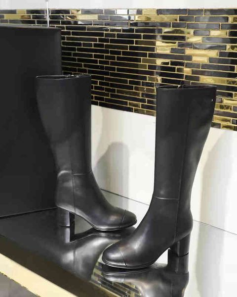 boots 2022 black pure leather long rain boots women high heels autumn and winter thick plush inner side zipper simple pointed toe british 9n
boots 2022 black pure leather long rain boots women high heels autumn and winter thick plush inner side zipper simple pointed toe british 9n