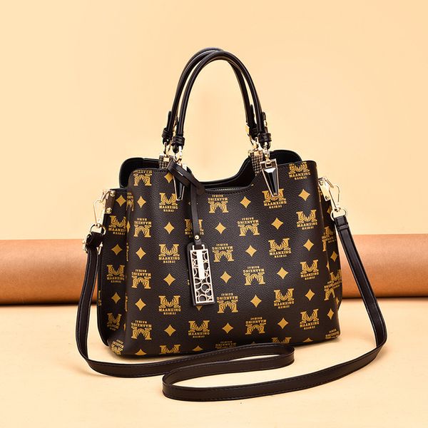 handbag 2021 winter style women's printing fashion shoulder bag large capacity, Black;red
handbag 2021 winter style women's printing fashion shoulder bag large capacity, Black;red