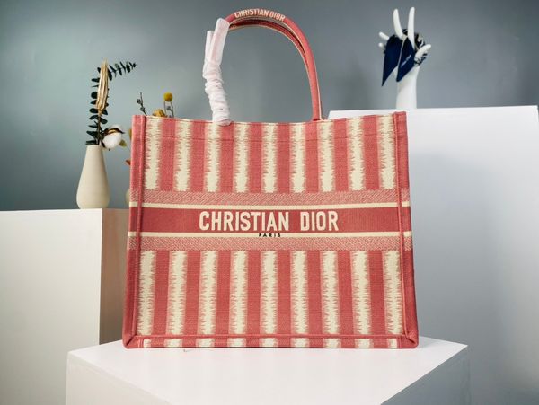 dior women's handbag shoulder bag women's and girls' high-quality bag fashion bag selling cross handbag
dior women's handbag shoulder bag women's and girls' high-quality bag fashion bag selling cross handbag