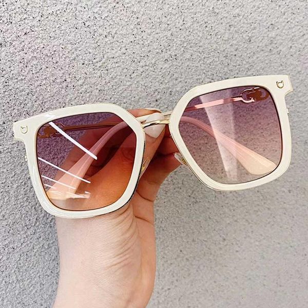 sunglasses fashion overshade square vintage light metals bla sunglasses women's elegant gradient eyewear white, White;black
sunglasses fashion overshade square vintage light metals bla sunglasses women's elegant gradient eyewear white, White;black