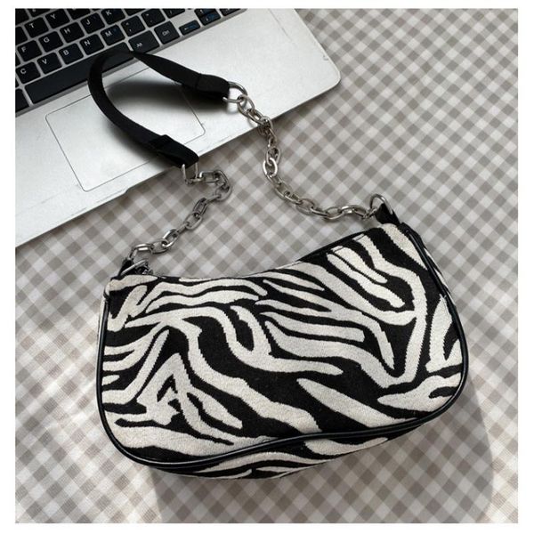 evening bags small bag women's shoulder bag2021 fashion striped underarm simple european and american style retro tre
evening bags small bag women's shoulder bag2021 fashion striped underarm simple european and american style retro tre