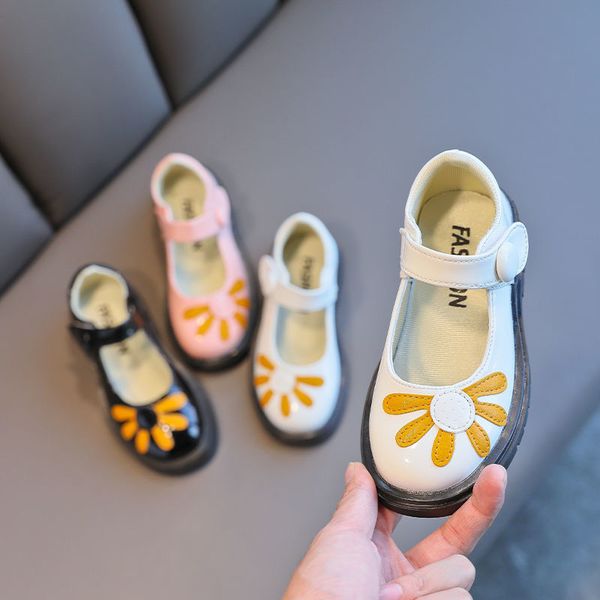 2021 spring autumn new fashion little baby girl princess shoes grandma shoes western style childrens flower garden shoes, Black;red
2021 spring autumn new fashion little baby girl princess shoes grandma shoes western style childrens flower garden shoes, Black;red