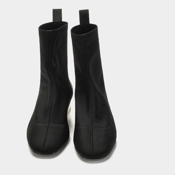 boots autumn and winter 2021 women's short elastic fashion women black transparent thick heel
boots autumn and winter 2021 women's short elastic fashion women black transparent thick heel