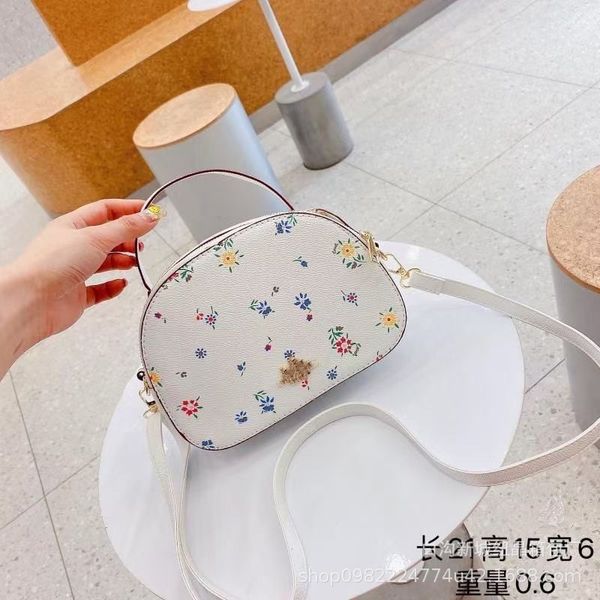 design hand 2021 new family small chain single shoulder slanting armpit portable double mouth female flower bag dp, Red;black
design hand 2021 new family small chain single shoulder slanting armpit portable double mouth female flower bag dp, Red;black