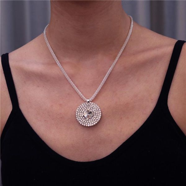 simple fashion exquisite round pendant gold/silver color chain shining rhinestone crystal temperament women's necklace chokers, Golden;silver
simple fashion exquisite round pendant gold/silver color chain shining rhinestone crystal temperament women's necklace chokers, Golden;silver