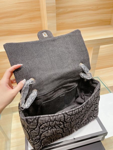 wholesale luxury brands custom bag fashion washed denim high-capacity package along with the gender dimension 33 25 cm
wholesale luxury brands custom bag fashion washed denim high-capacity package along with the gender dimension 33 25 cm