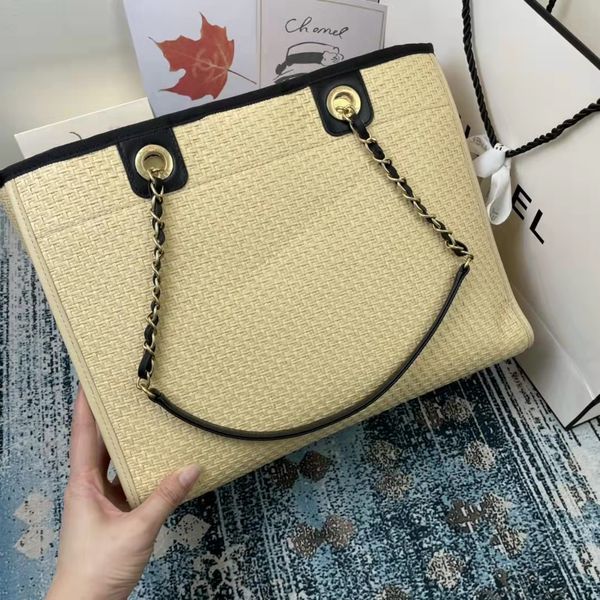 ladies leather bag 7a high-end custom quality single shoulder across the hip casual designer a67001
ladies leather bag 7a high-end custom quality single shoulder across the hip casual designer a67001