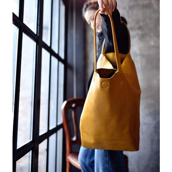 retro artistic texture head layer cowhide large capacity hand carry a shoulder bag duffel bags
retro artistic texture head layer cowhide large capacity hand carry a shoulder bag duffel bags