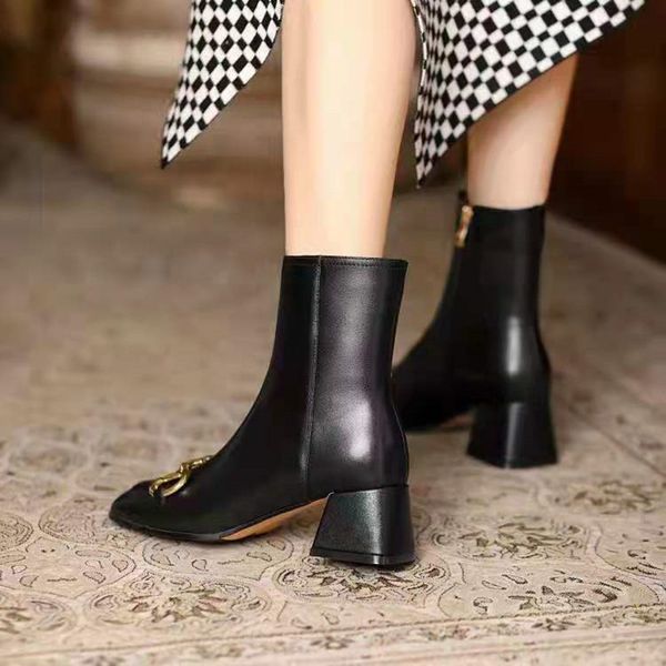 luxury designer patent calf martin boots womens middle heel shoes ankle bootss black and white leather square head side zipper winter shoe 2
luxury designer patent calf martin boots womens middle heel shoes ankle bootss black and white leather square head side zipper winter shoe 2