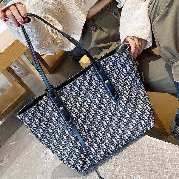 2022 latest models handbag wholesale autumn and winter high-capacity embroidered oxford canvas bag mother women's one shoulder
2022 latest models handbag wholesale autumn and winter high-capacity embroidered oxford canvas bag mother women's one shoulder