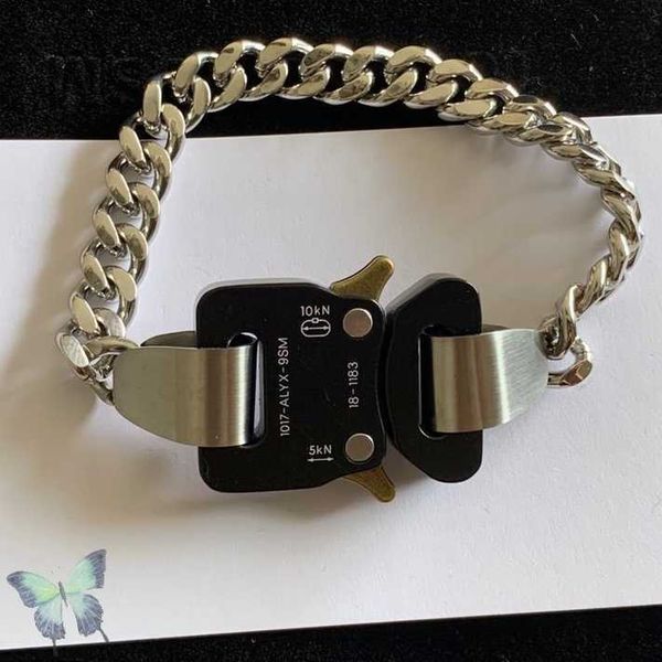 alyx bracelets men women 1017 alyx 9sm link chain bracelet metal button q0717, Black
alyx bracelets men women 1017 alyx 9sm link chain bracelet metal button q0717, Black