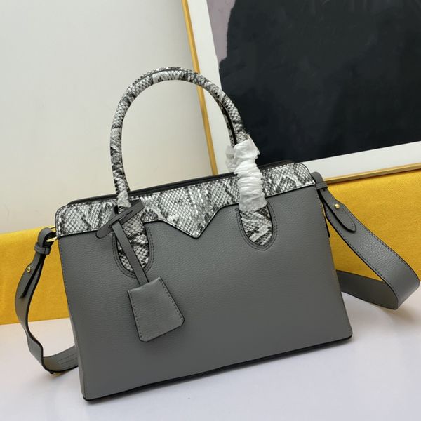 cross body handbags bag totes designer shoulder bags crossbody handbag women's high-endgenuine leather lady with original box size 33 2
cross body handbags bag totes designer shoulder bags crossbody handbag women's high-endgenuine leather lady with original box size 33 2