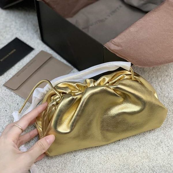 luxury design pleated clouds bags drawstring tote ruched single shoulderpackage clutch leather party handbag maiden wind multiple clutch bag
luxury design pleated clouds bags drawstring tote ruched single shoulderpackage clutch leather party handbag maiden wind multiple clutch bag