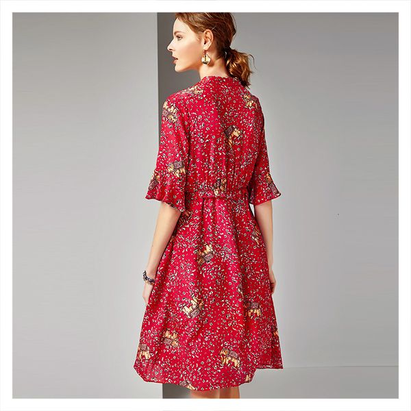 dress 2021 summer women's fashion v-neck bell sleeve waist hugging slim silk floral printed women, Black;gray
dress 2021 summer women's fashion v-neck bell sleeve waist hugging slim silk floral printed women, Black;gray