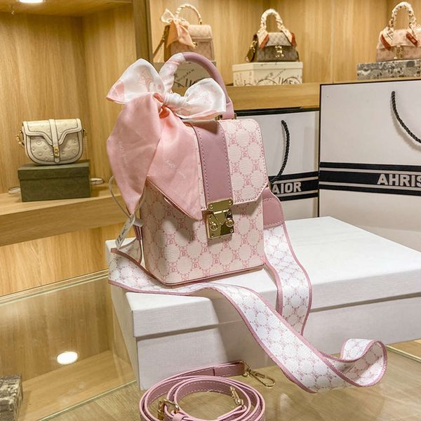 feini beishi small bag women's summer 2021 net red fashion one shoulder mobile phone and portable square
feini beishi small bag women's summer 2021 net red fashion one shoulder mobile phone and portable square