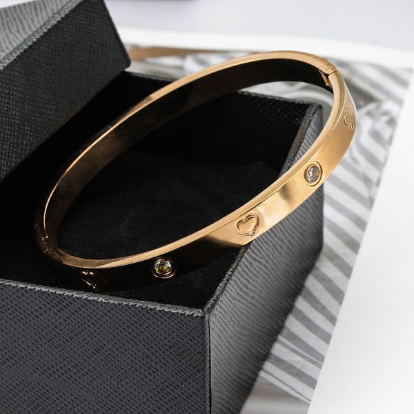 luxury designer jewelry simple design hand decoration diamond inlaid zircon titanium steel bracelet rose gold inner smooth stainless female, Golden;silver
luxury designer jewelry simple design hand decoration diamond inlaid zircon titanium steel bracelet rose gold inner smooth stainless female, Golden;silver