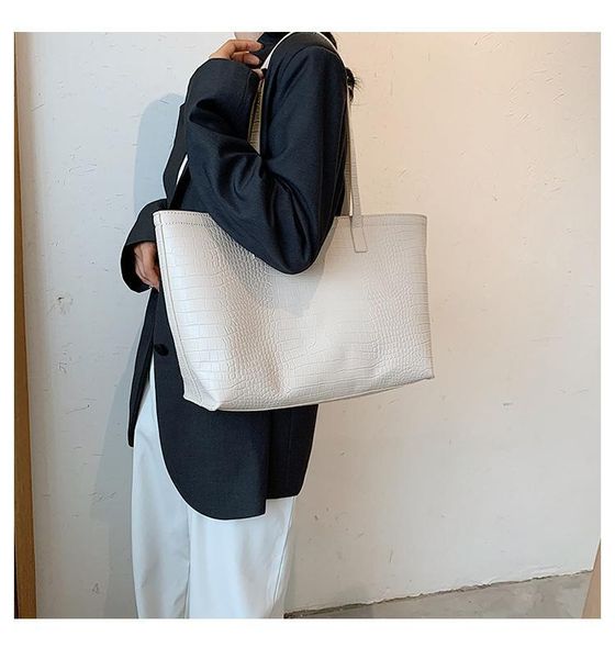 casual alligator large capacity tote women shoulder bags designer handbags luxury pu leather messenger bag female big purse 2021
casual alligator large capacity tote women shoulder bags designer handbags luxury pu leather messenger bag female big purse 2021
