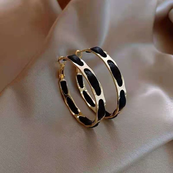 circle new big metal leather earrings fashion design net red high texture temperament hundred matching earrings, Golden;silver
circle new big metal leather earrings fashion design net red high texture temperament hundred matching earrings, Golden;silver
