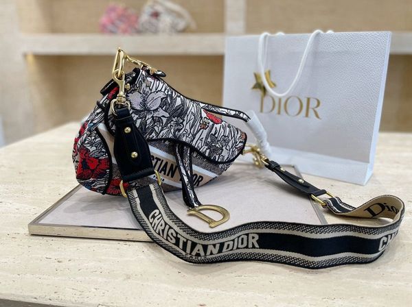 2021 womens shoulder bags luxury designers leather tote handbags women clutch bag backpack purse -d0803, Red;black
2021 womens shoulder bags luxury designers leather tote handbags women clutch bag backpack purse -d0803, Red;black