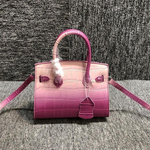 shopping mall off the shelf goods in summer versatile color contrast portable one shoulder lock mini bag stone grain women's fashion
shopping mall off the shelf goods in summer versatile color contrast portable one shoulder lock mini bag stone grain women's fashion