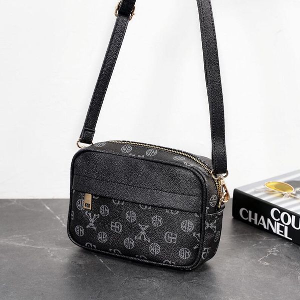 men handbag original design printed mens shoulder bag outdoor leisure leather messenger bagspersonality contrast printing fashion handbags
men handbag original design printed mens shoulder bag outdoor leisure leather messenger bagspersonality contrast printing fashion handbags